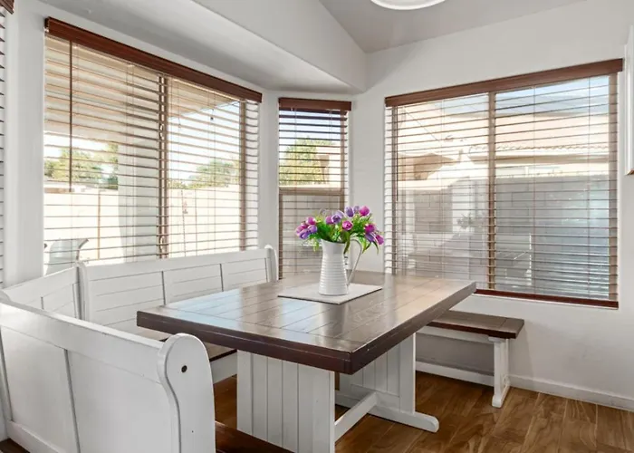 Beautifully Decorated Homeavondaleprivatepool Avondale