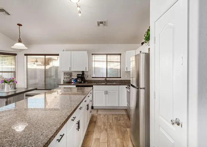 Beautifully Decorated Homeavondaleprivatepool Avondale