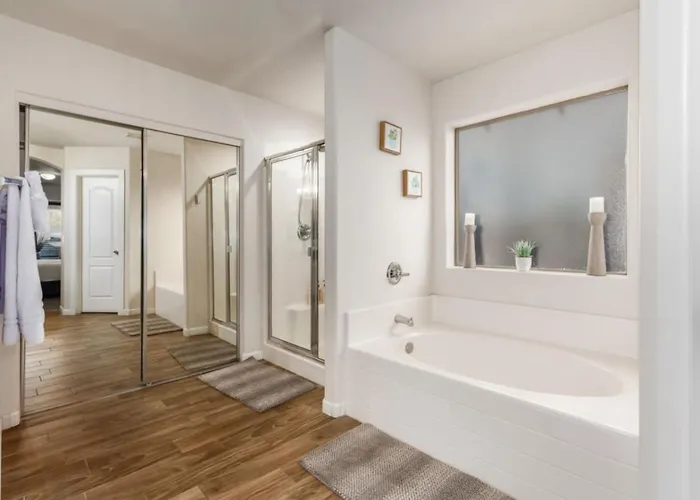 Beautifully Decorated Homeavondaleprivatepool Avondale