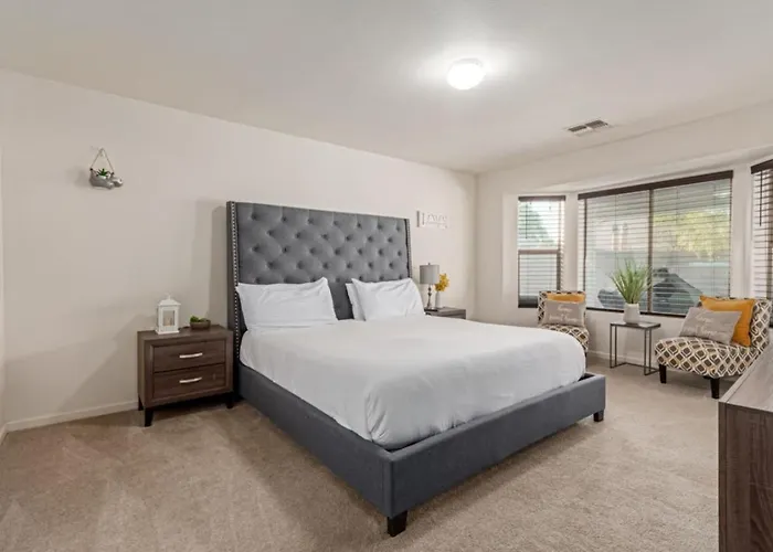 Beautifully Decorated Homeavondaleprivatepool Avondale